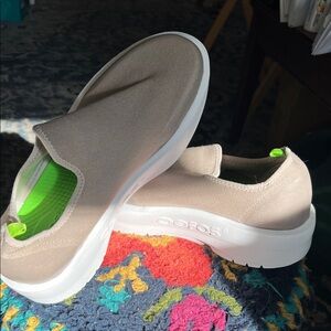 Oofos stacked womens shoes- size 11